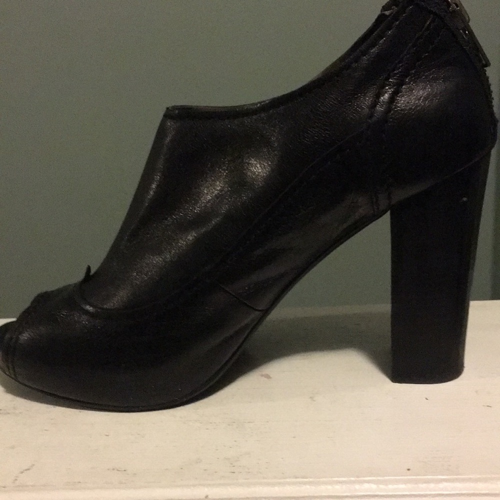 Black Leather Peep Boo Bottle - Picture 5 of 8